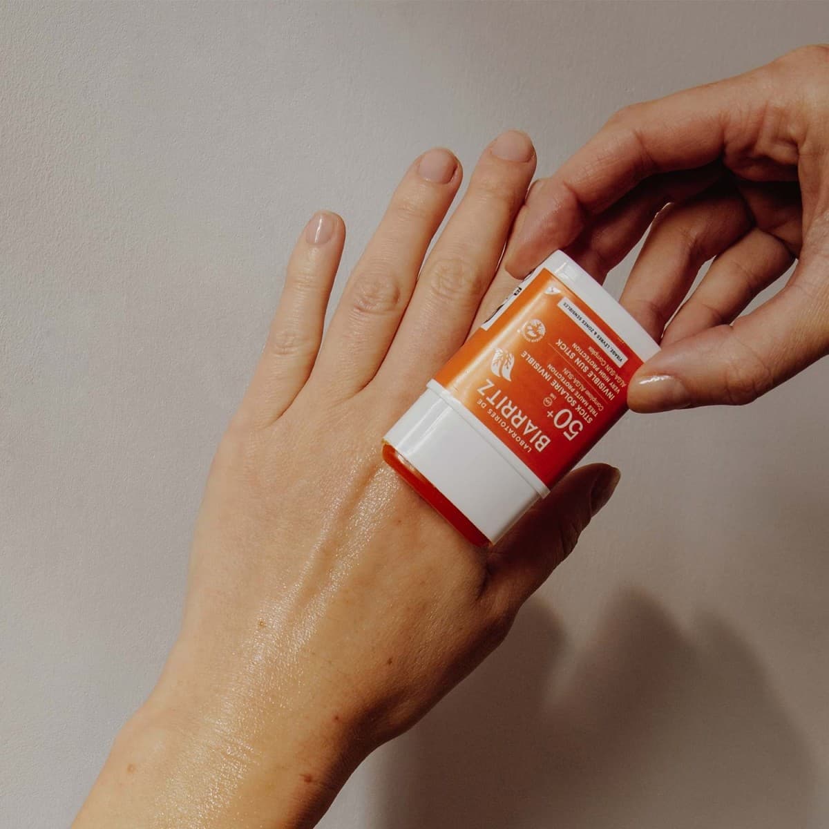 Αδιάβροχο Αντηλιακό stick Προσώπου & Σώματος SPF50 + 12g - Laboratoires de Biarritz - Thumbnail 3